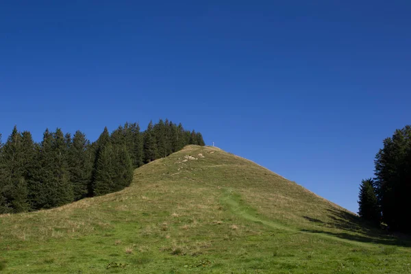 Bavyera Alplerinde Oberammergau yakınlarındaki dağ manzarası