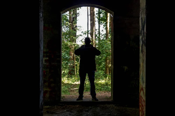 Eski bir mühimmat fabrikasında çöküntü.