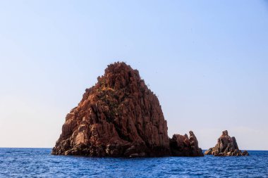 Büyük deniz yığınları, bitki örtüsü, Fransa, Korsika, Piana, 19 Haziran 2025