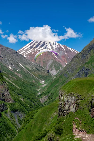 Montañas Del Cáucaso Vuelo Paraplano Georgiia Moiuntains — Foto de Stock