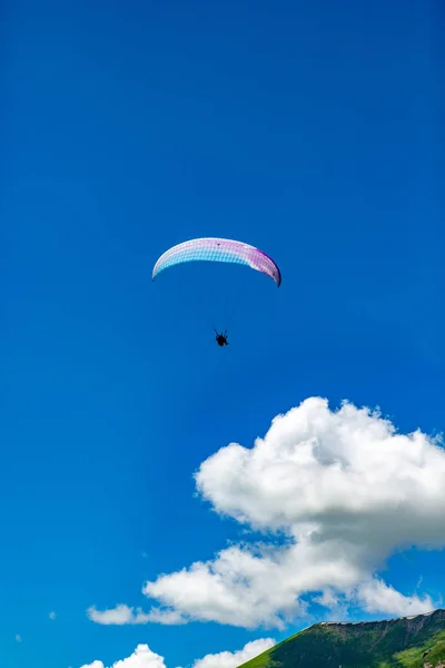 青空の Paraplane — ストック写真
