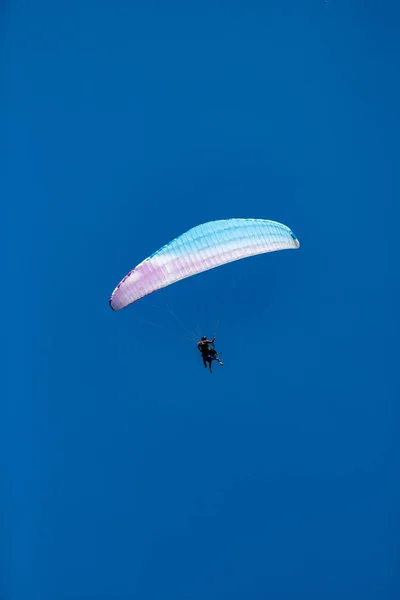 Параплан Голубом Небе — стоковое фото