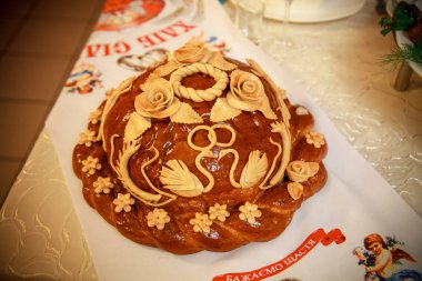 Düğün somun. Ekmek ve tuz için gelin ve damat düğün düğün geleneği