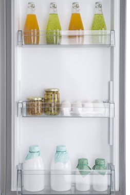 Açık buzdolabı taze meyve ve sebze dolu