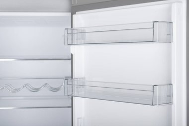 Beyaz Arka Plan üzerine izole buzdolabı. Modern Mutfak ve Do