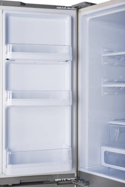 Beyaz Arka Plan üzerine izole buzdolabı. Modern Mutfak ve Do