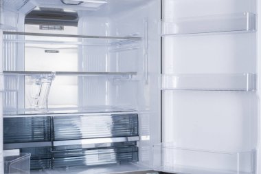 Beyaz Arka Plan üzerine izole buzdolabı. Modern Mutfak ve Do