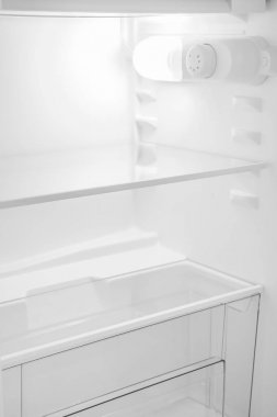 Beyaz Arka Plan üzerine izole buzdolabı. Modern Mutfak ve Do
