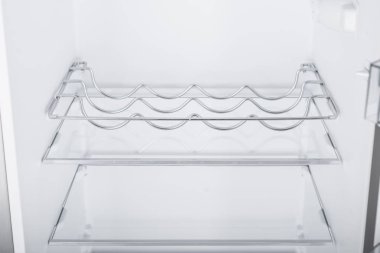 Beyaz Arka Plan üzerine izole buzdolabı. Modern Mutfak ve Do