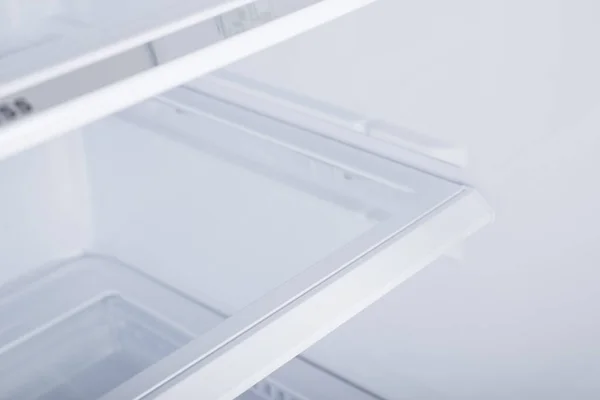 Refrigerador aislado sobre fondo blanco. Cocina moderna y hacer — Foto de Stock