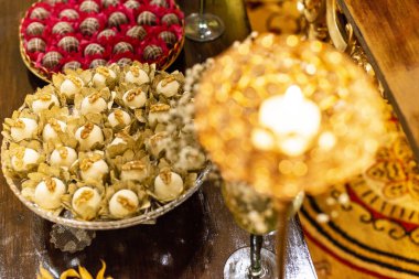 Düğün şeker ile dekore edilmiş tablo