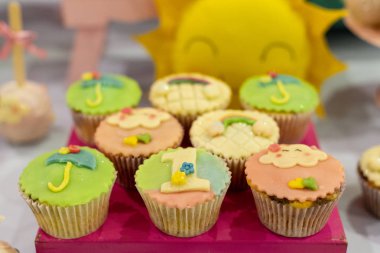 Çocuk Doğum için dekore edilmiş tablo.