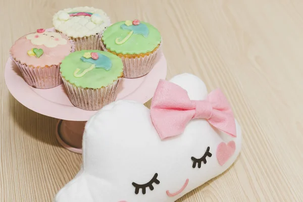 Cupe ケーキは子供の誕生日の装飾 — ストック写真