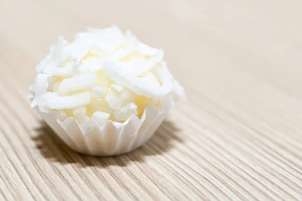 Beijinho Ist Eine Handgemachte Süßigkeit Aus Brasilien Aus Kondensmilch Und — Stockfoto