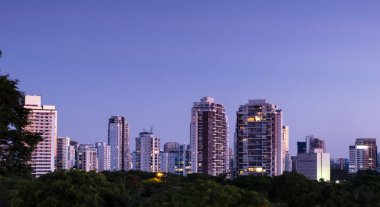 Şehir çok Paulo Brezilya gün batımı Meydanı.