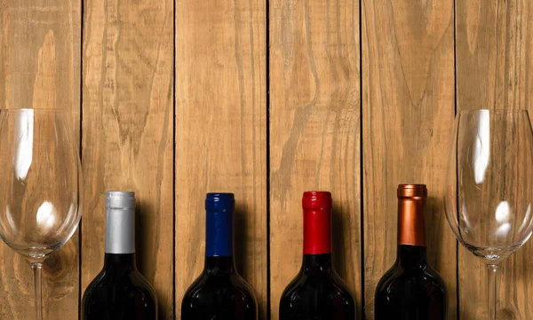 Diverse Bottiglie Vino Fondo Ligneo Vista Dall Alto Con Spazio — Foto Stock