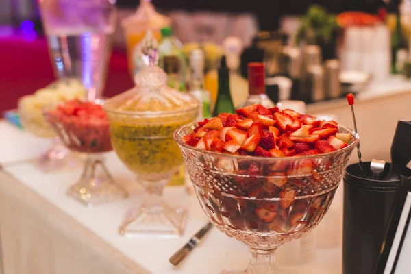 Mesa Preparada Con Fruta Para Bebidas Especiales Evento —  Fotos de Stock