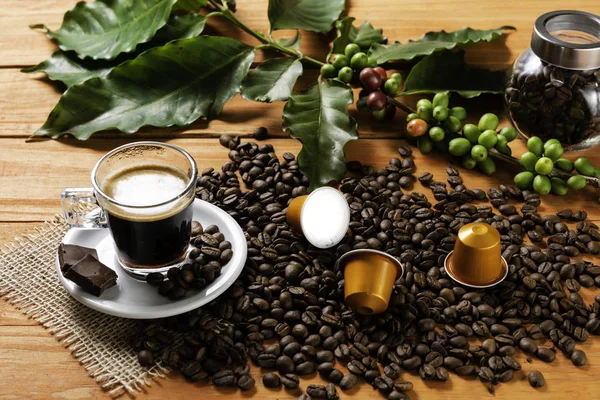 Glas Helder Glas Warme Koffie Houten Tafel Oranje Hout Pinus — Stockfoto