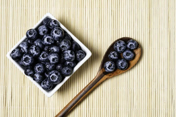 Fresh Blueberries Pot White Ceramic Bamboo Background — Stock Photo, Image