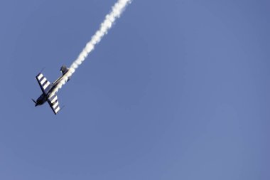 Hava gösterisi uçak akrobasi.