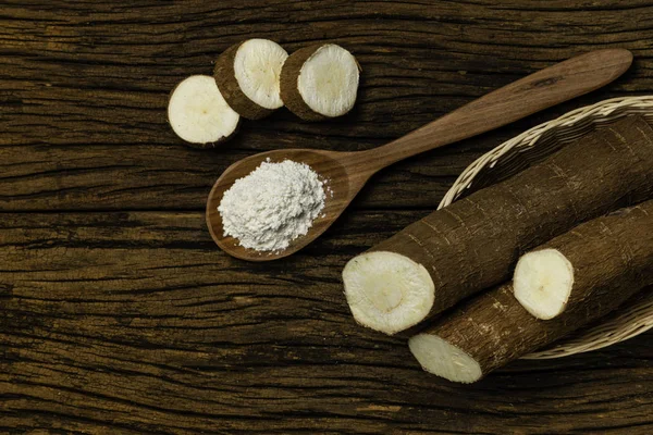 Cassava Crudo Pedazos Manihot Esculenta Fondo Madera Viejo — Foto de Stock