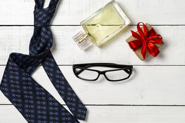 Corbata Azul Con Regalo Corazón Tela Perfume Gafas Moda Masculina —  Fotos de Stock