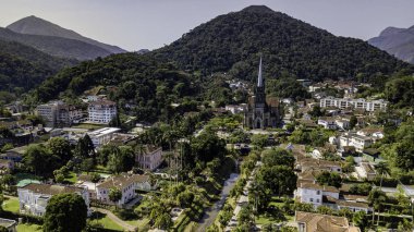 Petropolis, Rio de Janeiro, Brezilya 'daki Sao Pedro de Alcantara Katedrali' nin panoramik manzarası.