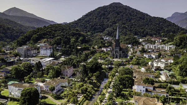 Petropolis, Rio de Janeiro, Brezilya 'daki Sao Pedro de Alcantara Katedrali' nin panoramik manzarası.