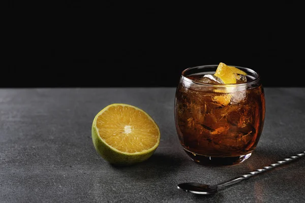 Boulevardier Cocktail Πέτρινο Φόντο Γκρι Χρώμα — Φωτογραφία Αρχείου