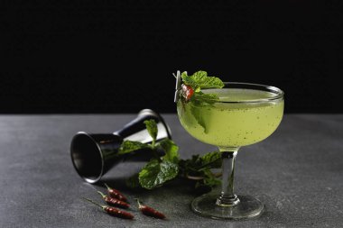 Yaratıcı Noel konsepti. bej arkaplanda.