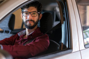 İspanyol sürücü portresi. Uygulama sürücüsü kavramı.