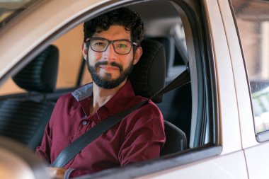 İspanyol sürücü portresi. Uygulama sürücüsü kavramı