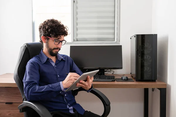 Empresario Oficina Usando Tableta Concepto Oficina — Foto de Stock