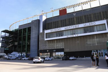Elche, Alicante, İspanya - 2 Eylül 2025 Elche CF 'nin Martinez Valero Stadyumu Yazın güneşli bir gününde