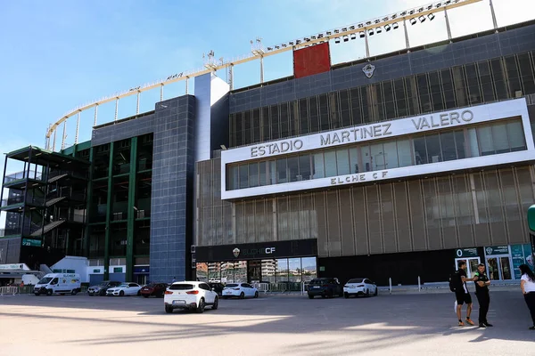 Elche, Alicante, İspanya - 2 Eylül 2025 Elche CF 'nin Martinez Valero Stadyumu Yazın güneşli bir gününde