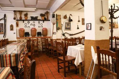 Albacete, Castilla La Mancha, İspanya - 13 Eylül 2025: Chinchilla de Montearagon, Albacete 'deki Rincon Manchego adlı tipik Kastilya restoranı