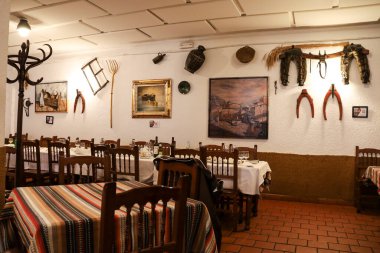Albacete, Castilla La Mancha, İspanya - 13 Eylül 2025: Chinchilla de Montearagon, Albacete 'deki Rincon Manchego adlı tipik Kastilya restoranı
