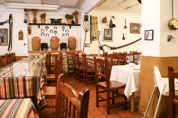 Albacete, Castilla La Mancha, İspanya - 13 Eylül 2025: Chinchilla de Montearagon, Albacete 'deki Rincon Manchego adlı tipik Kastilya restoranı