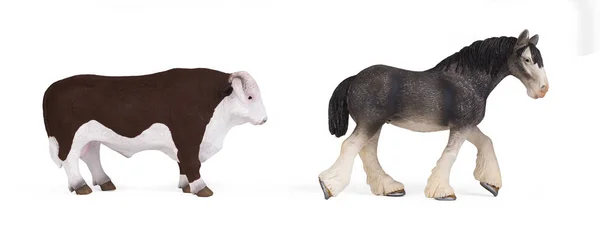 Kunststoff Bulle Und Pferd Figuren Isoliert Auf Weißem Hintergrund — Stockfoto