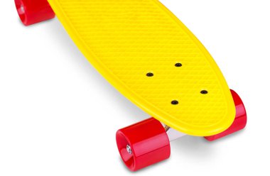 Sarı Kruvazör penny plastboard beyaz arka plan üzerinde üstten görünüm izole kırmızı tekerlekli
