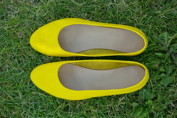 Clásico amarillo Ballet Pisos — Foto de Stock