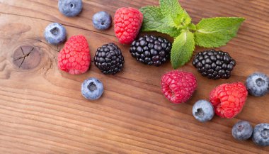 Bir demet yaban mersini.