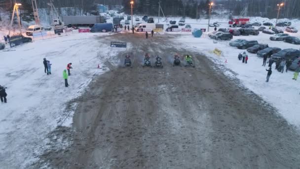 Sneeuwscooter wedstrijden in het winterseizoen. Kampioenschap op sneeuwscooters, 27 januari 2018 Rusland — Stockvideo