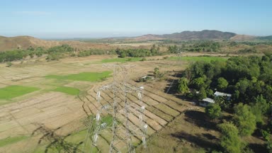 Yüksek voltajlı elektrik hattı. Filipinler, Luzon.