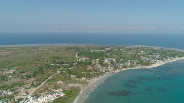 Île tropicale avec plage. Philippines. — Video