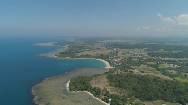 Paesaggio marino con spiaggia. Filippine, Luzon — Video Stock