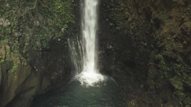 Güzel tropik şelale. Bali, Endonezya.