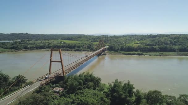 Brug over de rivier. Filippijnen, Luzon — Stockvideo