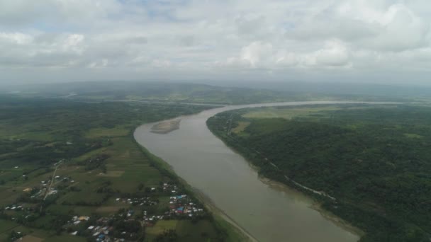 Річка в сільськогосподарські угіддя. Філіппіни, Лусон — стокове відео