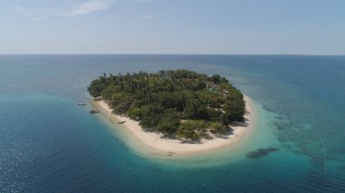 Tropik ada Putipot ile plaj.